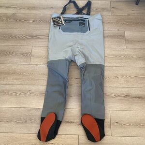 NWT Simms Gore-Tex Headwaters Pro Stockingfoot chest-waders. Never used.